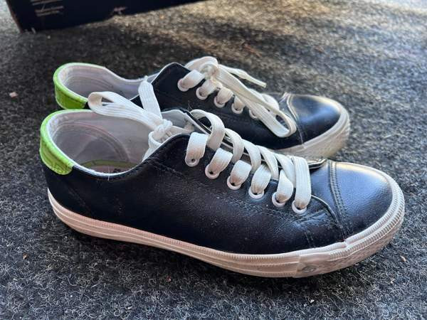 Mustat tennarit 38 Kuopio - valokuva 2