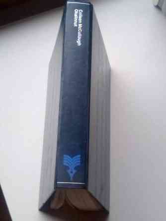 COLLEEN McCULLOUGH: OKALINNUT Naantali