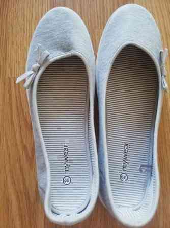 Harmaat kesäkengät Тампере