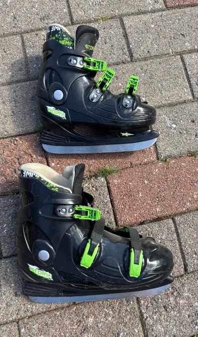 Story Active jääkiekkoluistimet koko 39 ja 45 musta-vihreä Nurmijaervi – foto 1