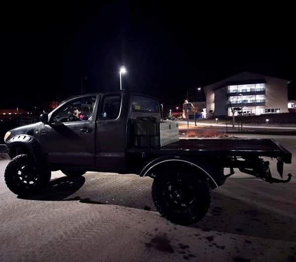 Toyota Hilux Nurmijaervi - photo 2