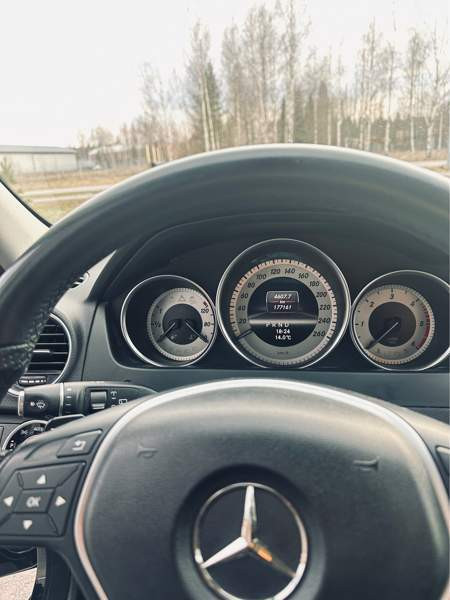 Mercedes-Benz C Вихти - изображение 5