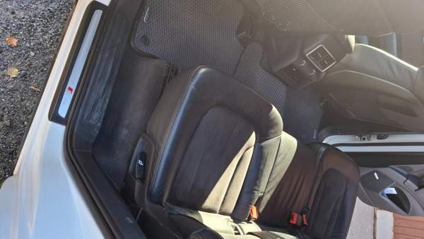 Audi Q7 Hafnarfjoerdur - photo 7