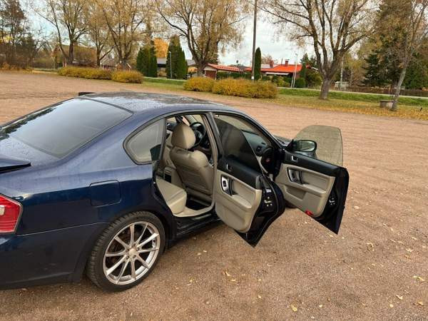 Subaru Legacy Kouvola - valokuva 8