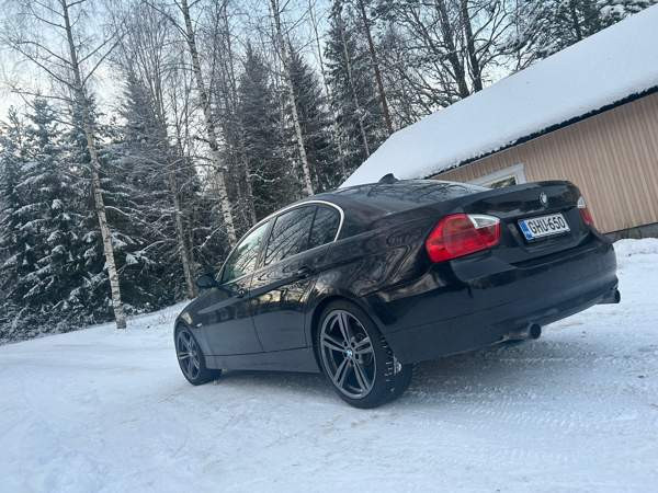 BMW 335 Jaemsae - valokuva 2