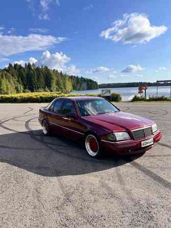 Mercedes-Benz 280 Kaavi