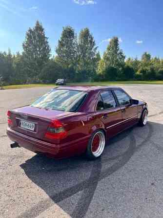 Mercedes-Benz 280 Kaavi