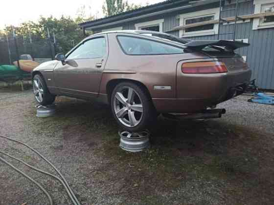 Porsche 928 Loppi