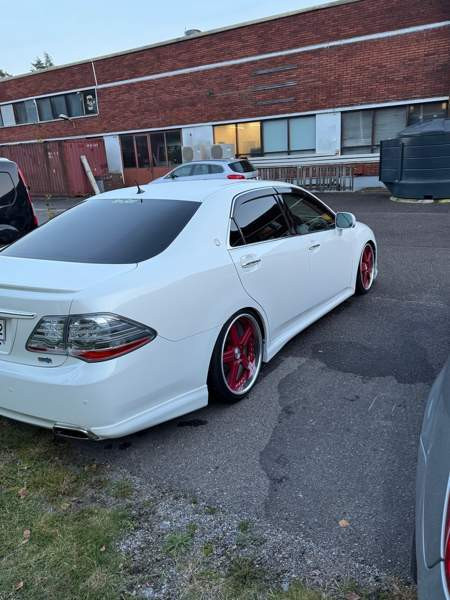 Toyota Crown Lohja - valokuva 4