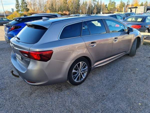 Toyota Avensis Vantaa - valokuva 7