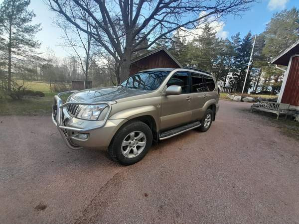 Toyota Land Cruiser Sarov - valokuva 1