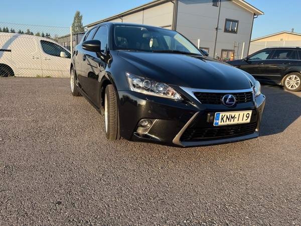 Lexus CT Espoo - valokuva 1