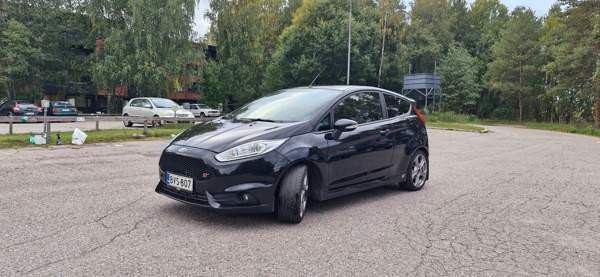 Ford Fiesta Espoo - valokuva 1