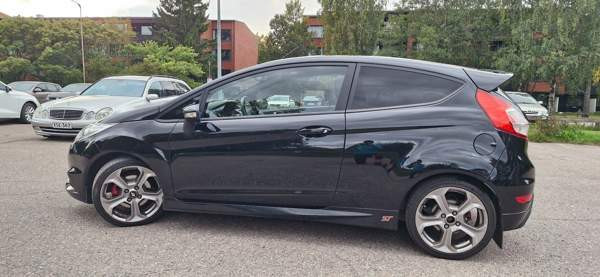 Ford Fiesta Espoo - valokuva 4