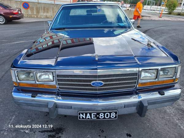 Ford Crown Victoria Эспоо - изображение 1