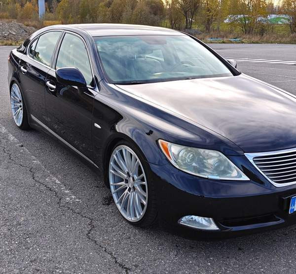 Lexus LS Hyvinkää - valokuva 1
