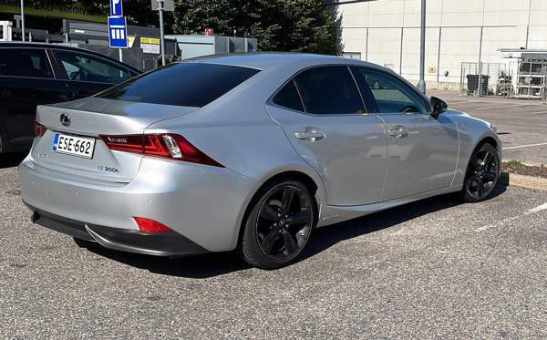 Lexus IS Jaervenpaeae – foto 4