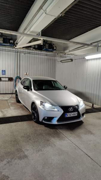 Lexus IS Jaervenpaeae – foto 1