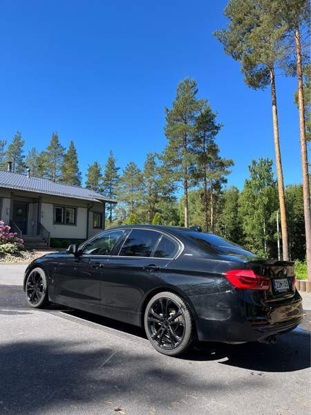 BMW 330 Hafnarfjoerdur - valokuva 1