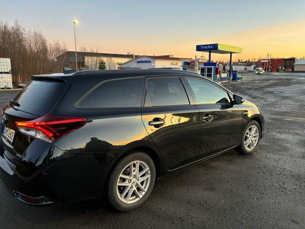 Toyota Auris Oulu - valokuva 8