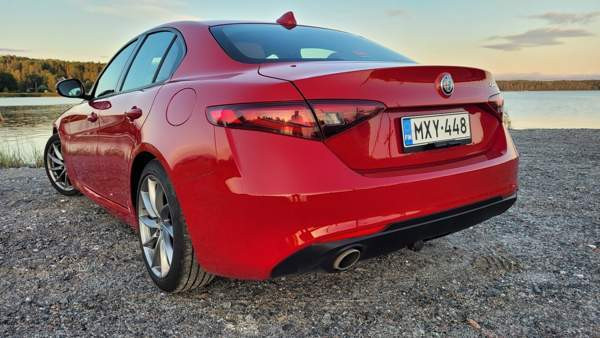 Alfa Romeo Giulia Laensi-Turunmaa - valokuva 3