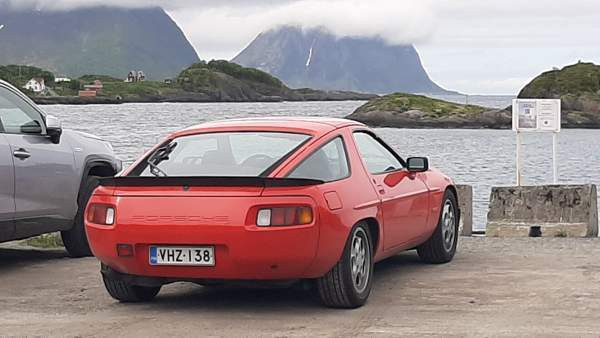 Porsche 928 Lieto - valokuva 1