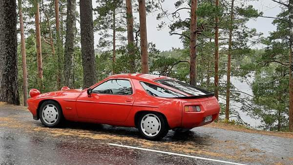Porsche 928 Lieto - valokuva 4