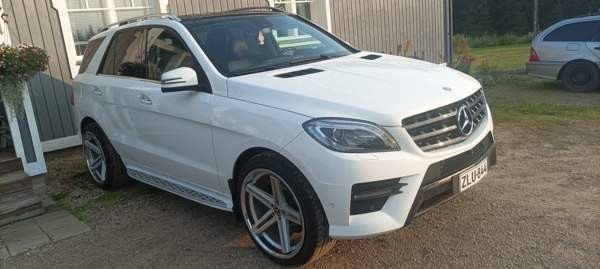 Mercedes-Benz ML Kaavi - valokuva 5