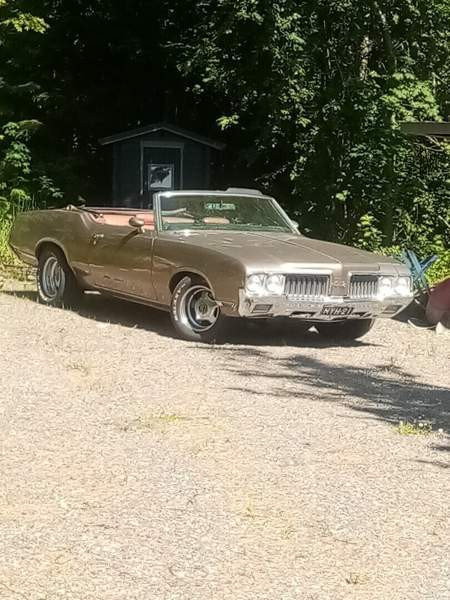 Oldsmobile Cutlass Glebychevo - valokuva 1