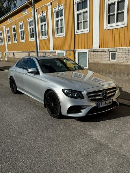Mercedes-Benz E Turtkul - valokuva 2