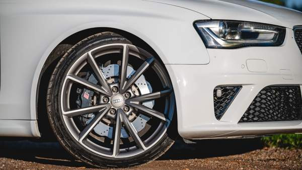 Audi RS4 Порвоо - изображение 8