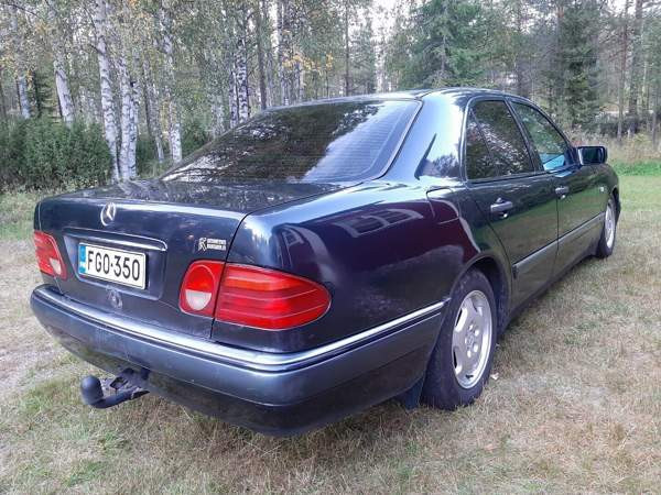 Mercedes-Benz E Vantaa - valokuva 1