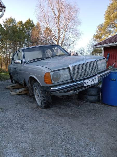 Mercedes-Benz 200 Veteli - valokuva 1