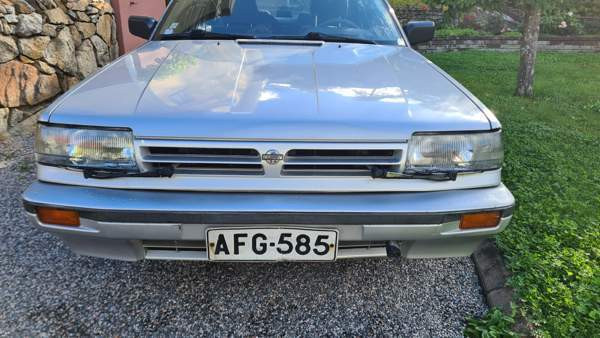 Nissan Bluebird Turtkul - valokuva 3
