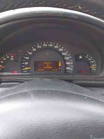 Mercedes-Benz 220 Liperi