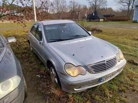 Mercedes-Benz 220 Liperi