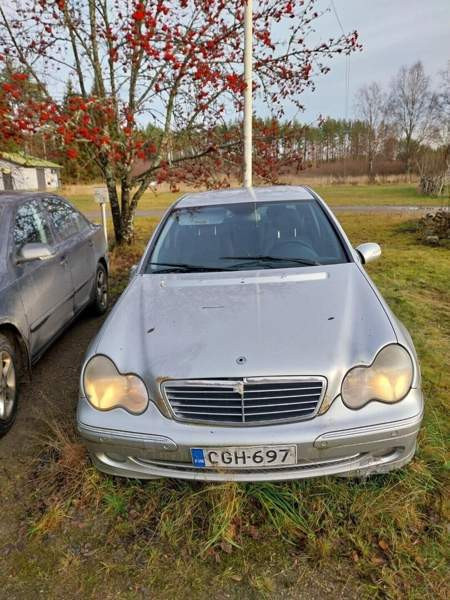 Mercedes-Benz 220 Liperi - valokuva 2