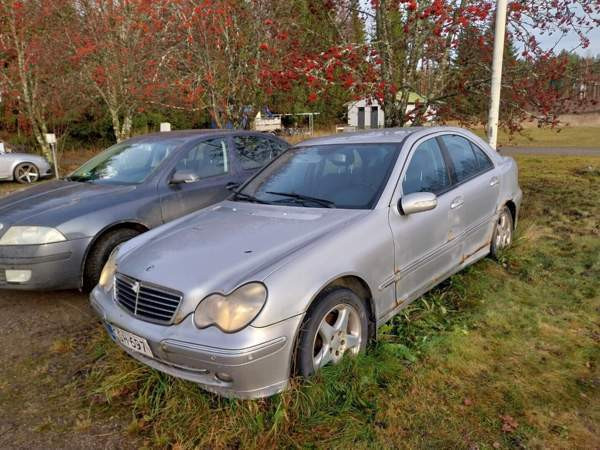 Mercedes-Benz 220 Liperi - valokuva 1