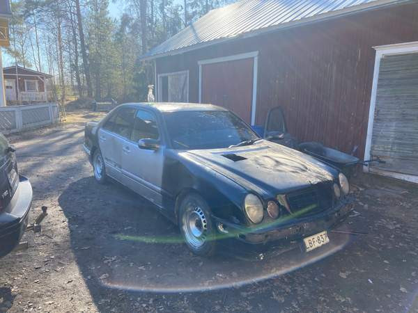 Mercedes-Benz E Alahärmä - photo 1