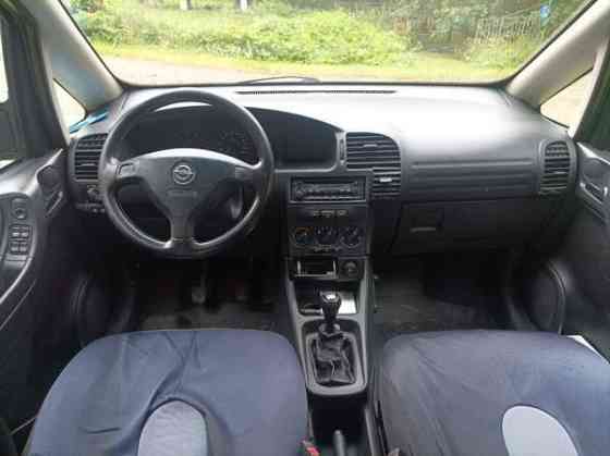 Opel Zafira Исалми