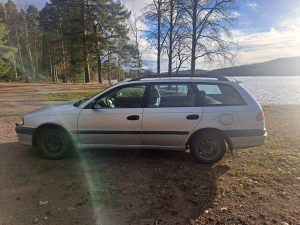 Toyota Avensis Saarijärvi - valokuva 3