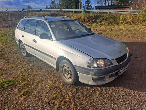 Toyota Avensis Saarijärvi - valokuva 4