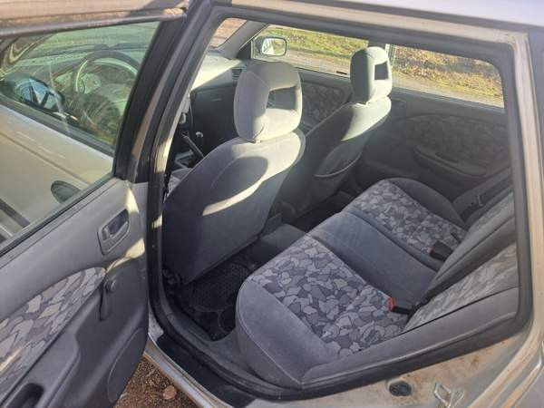 Toyota Avensis Saarijärvi - valokuva 7