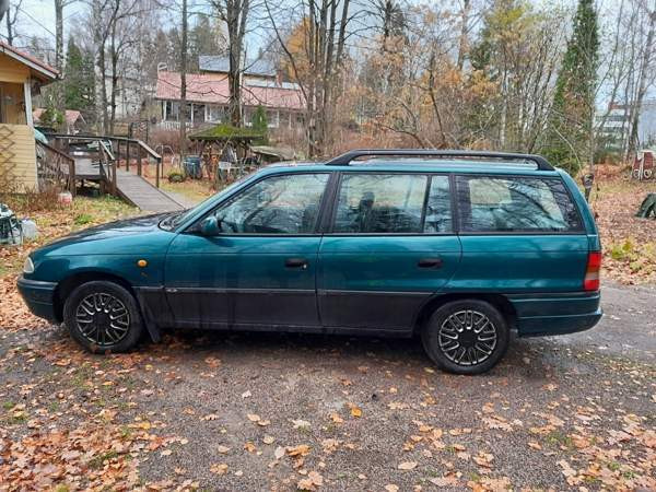 Opel Astra Vantaa - valokuva 1