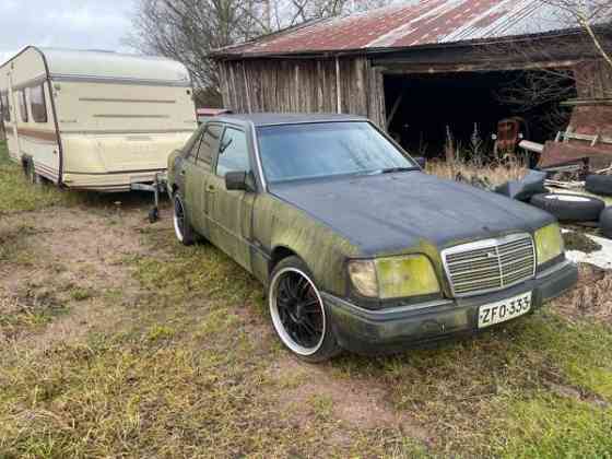 Mercedes-Benz E Nakkila