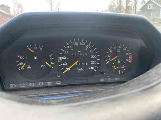 Mercedes-Benz E Nakkila