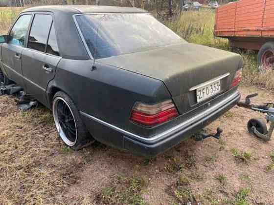 Mercedes-Benz E Nakkila