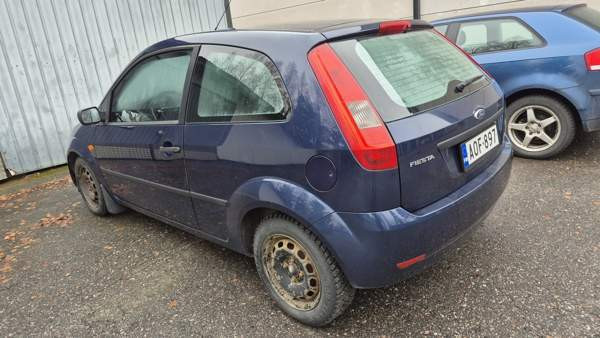 Ford Fiesta Холлола - изображение 3