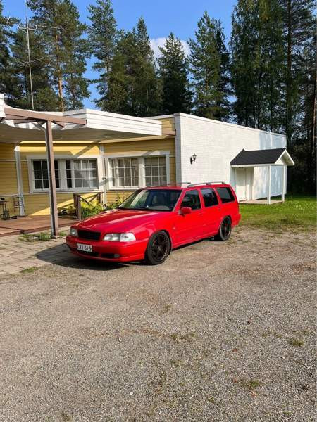 Volvo V70 Ярвенпяя - изображение 1