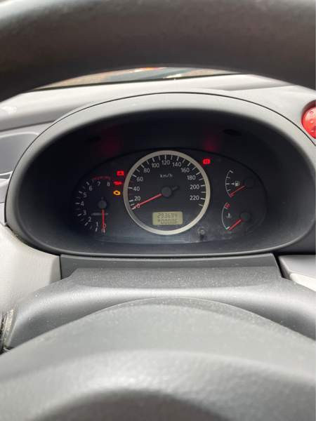 Nissan Almera Tino Oulu - valokuva 5